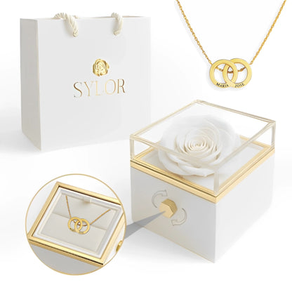 Collana con scatola di rose vere e cerchi intrecciati