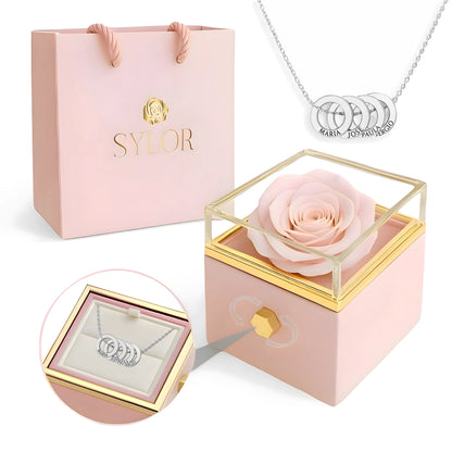 Collana con scatola di rose vere e cerchi intrecciati